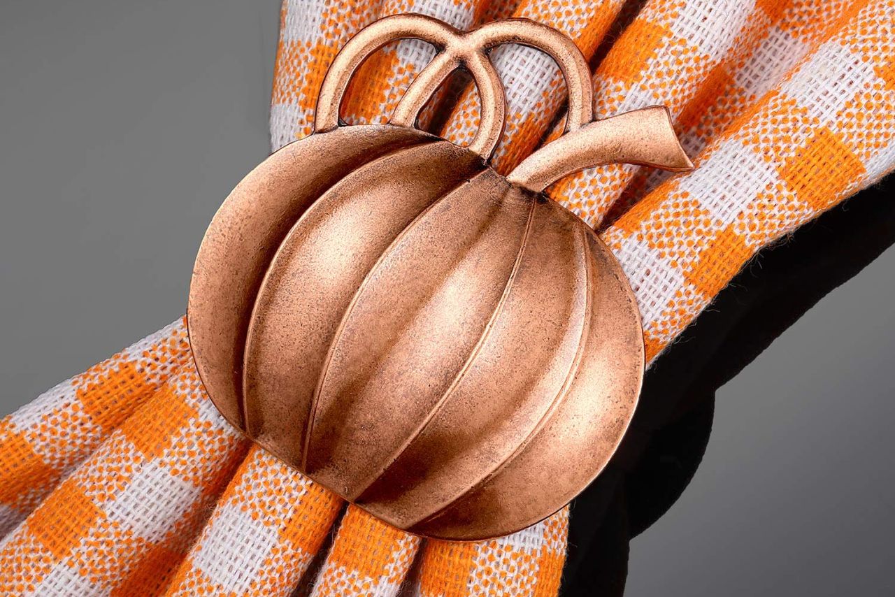 Best Thanksgiving napkin holder - Patelia Pumpkin Napkin Ring Holders