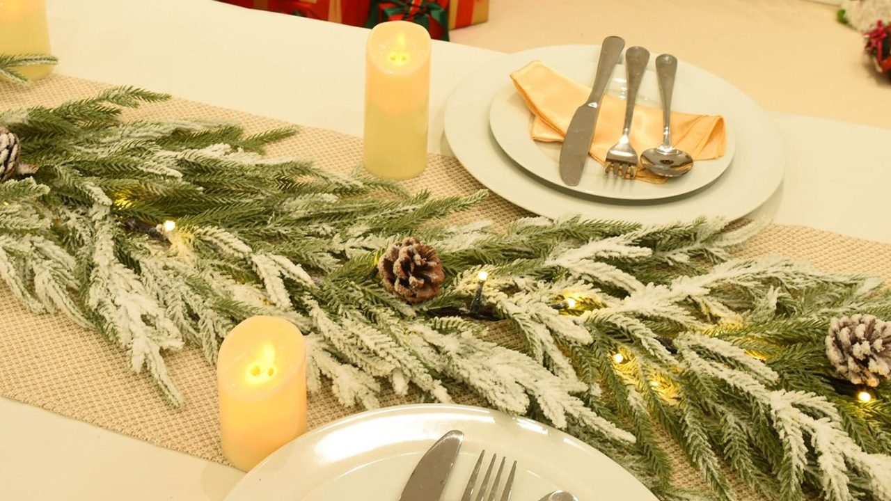 Christmas Garland with Pinecone and White Snow