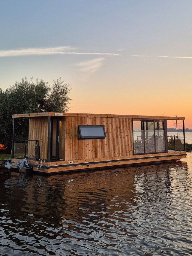 Electric Houseboat With Amenities Lets You Live Over Water