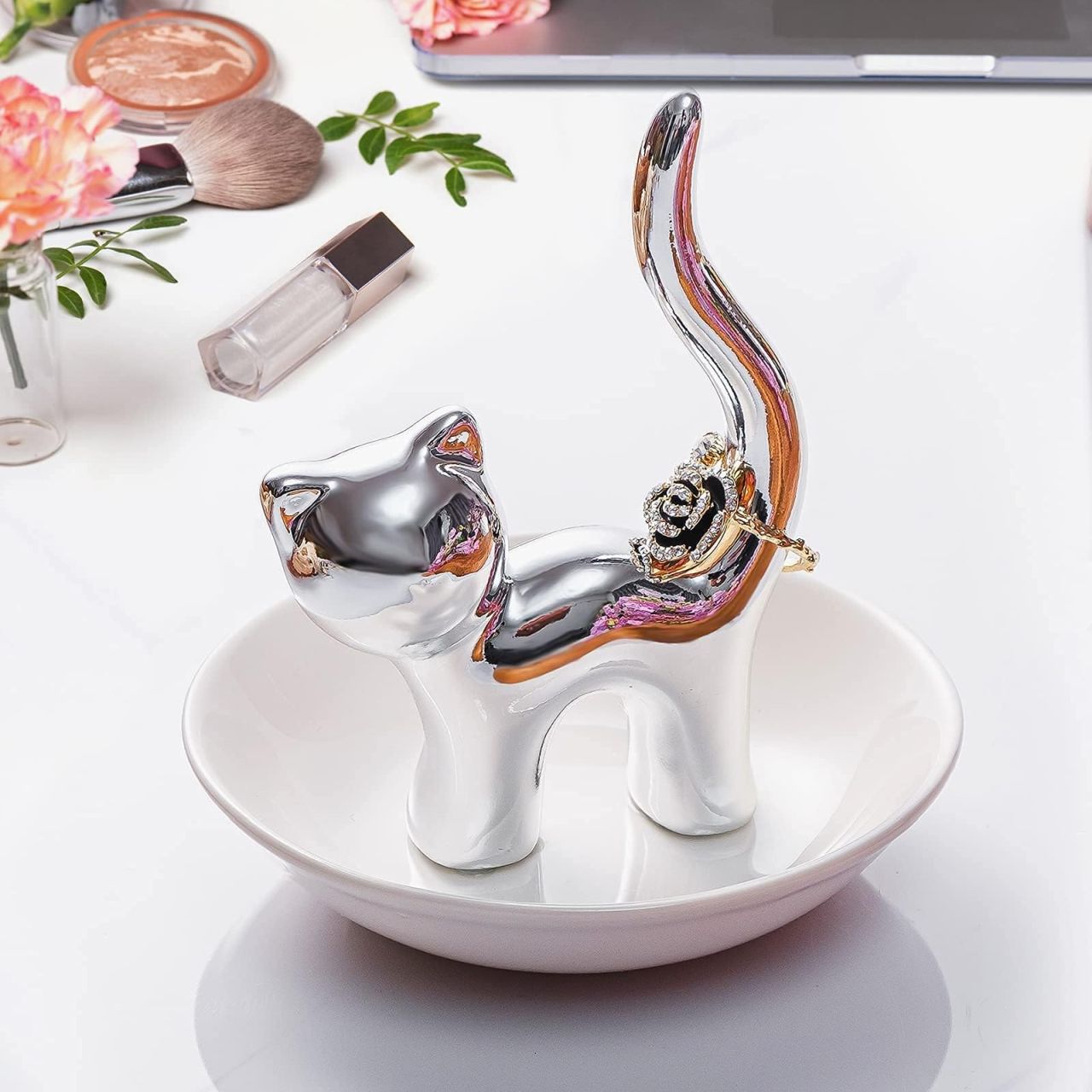 Best Christmas gifts ideas- Pudding Cabin Cat Ring Holder