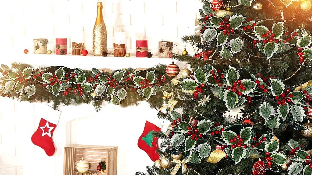 Red Berry Garland with Green Leaves