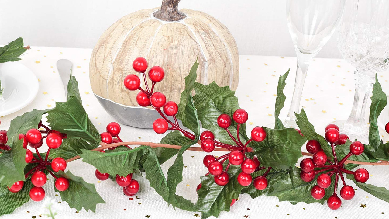 Vibrant red Berry Garland