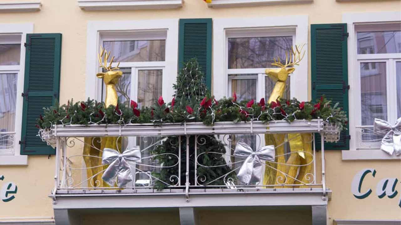 ornaments balcony décor