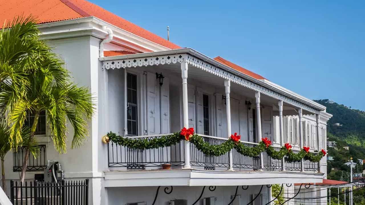 large balcony décor