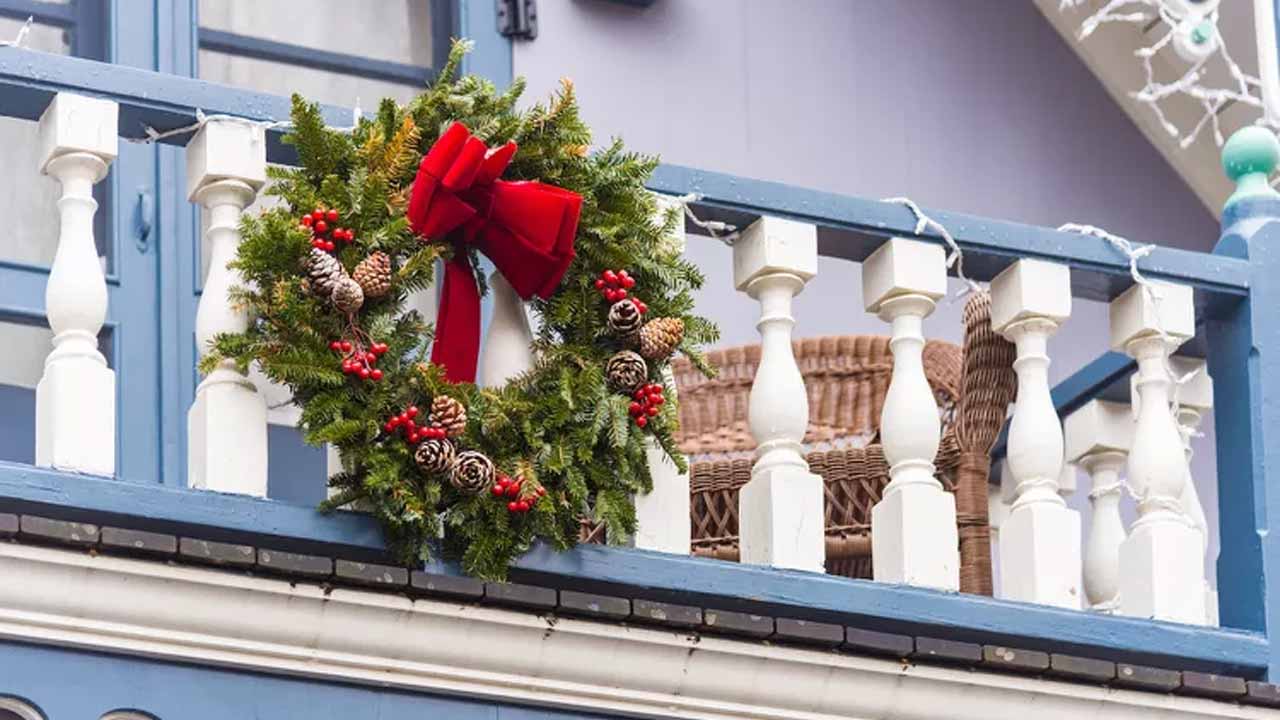 wreath balcony décor