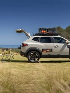 Dacia Duster 4x4 Turns Into a Camper-exterior shot