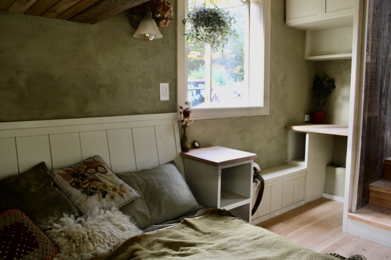 30ft Tiny House- downstairs bedroom