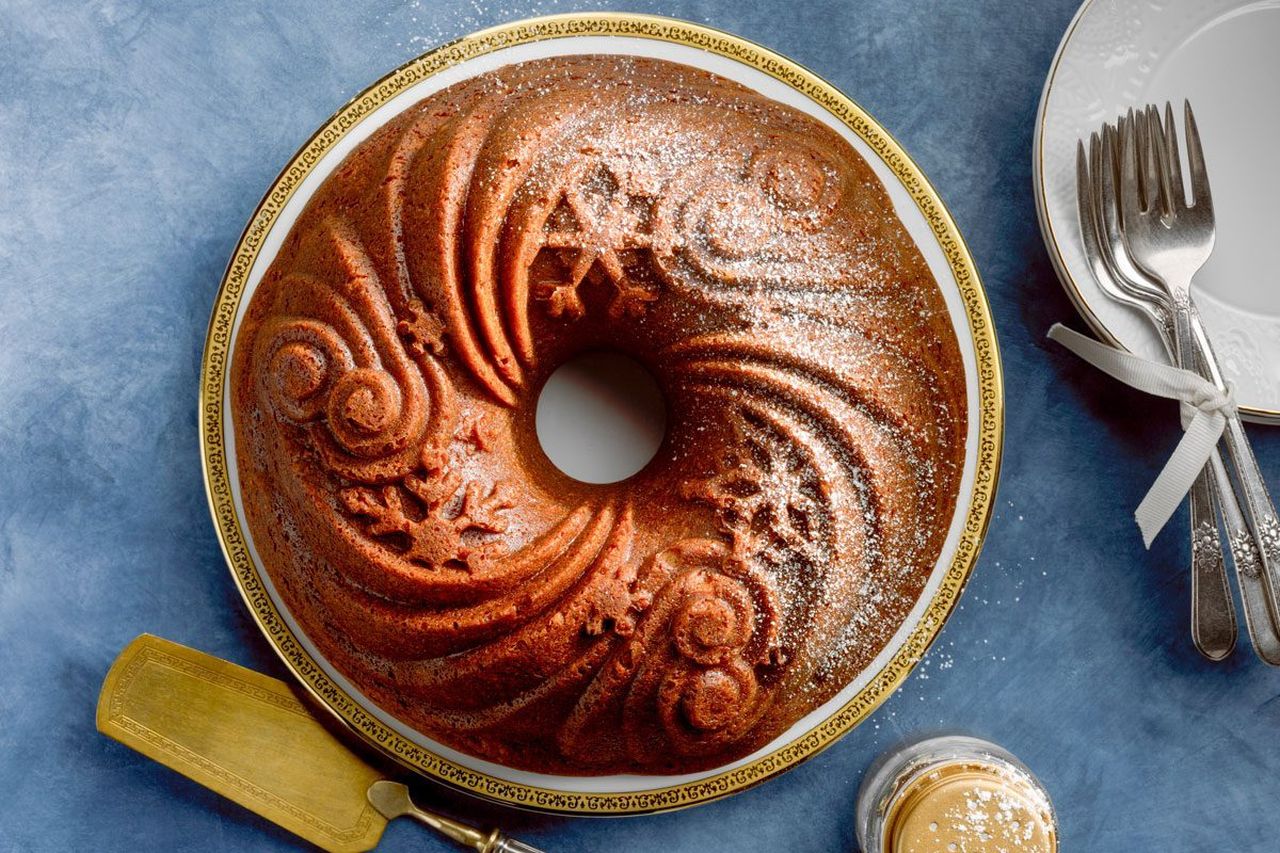 Best Christmas Cake Recipes - Gingerbread Bundt Cake