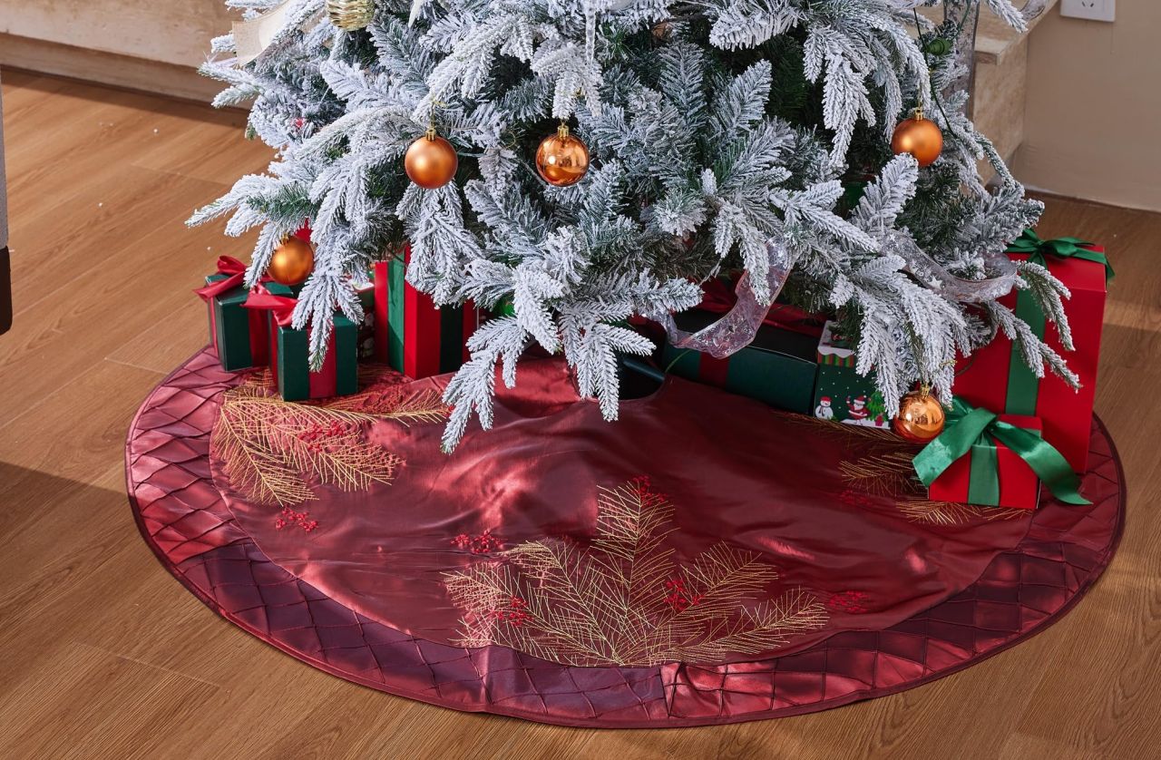 Christmas Tree Skirt With Embroidered Pine Branches