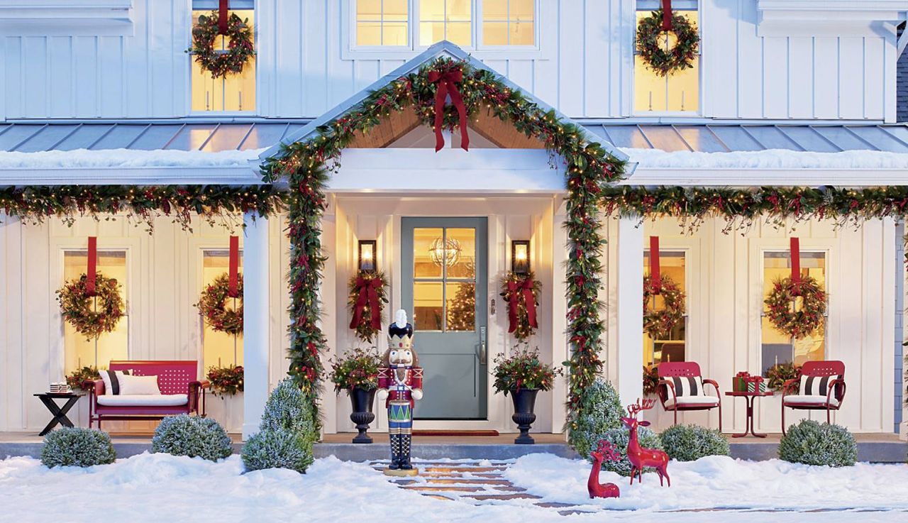 Front Porch Christmas Decoration Ideas - Farmhouse style with nutcracker