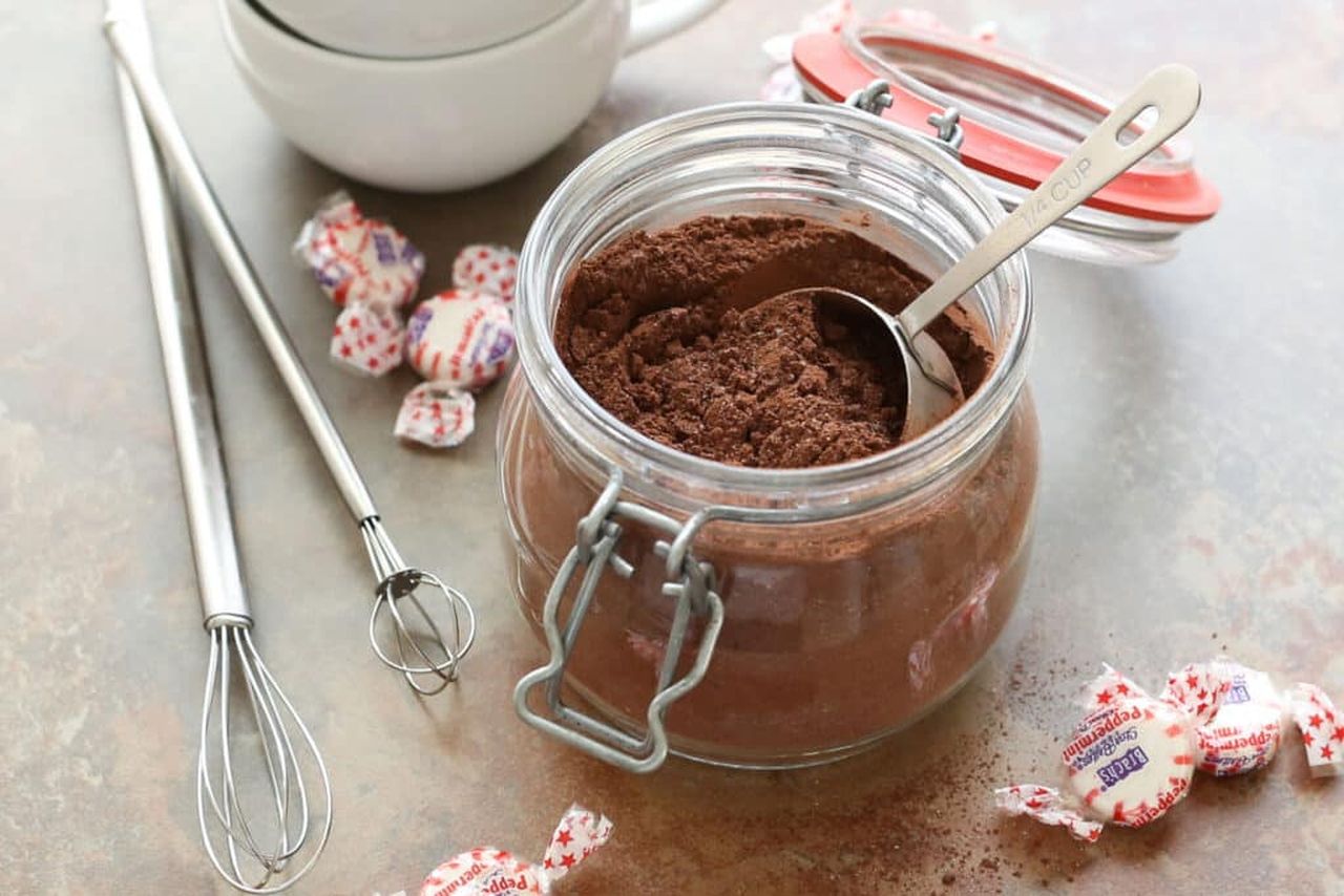 Homemade Peppermint Hot Chocolate Mix