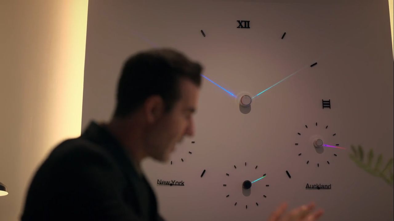 Hubble Traveller Smart Dot Clock