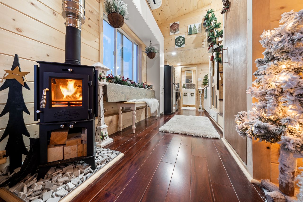 Tiny House Christmas Decoration Ideas - interior