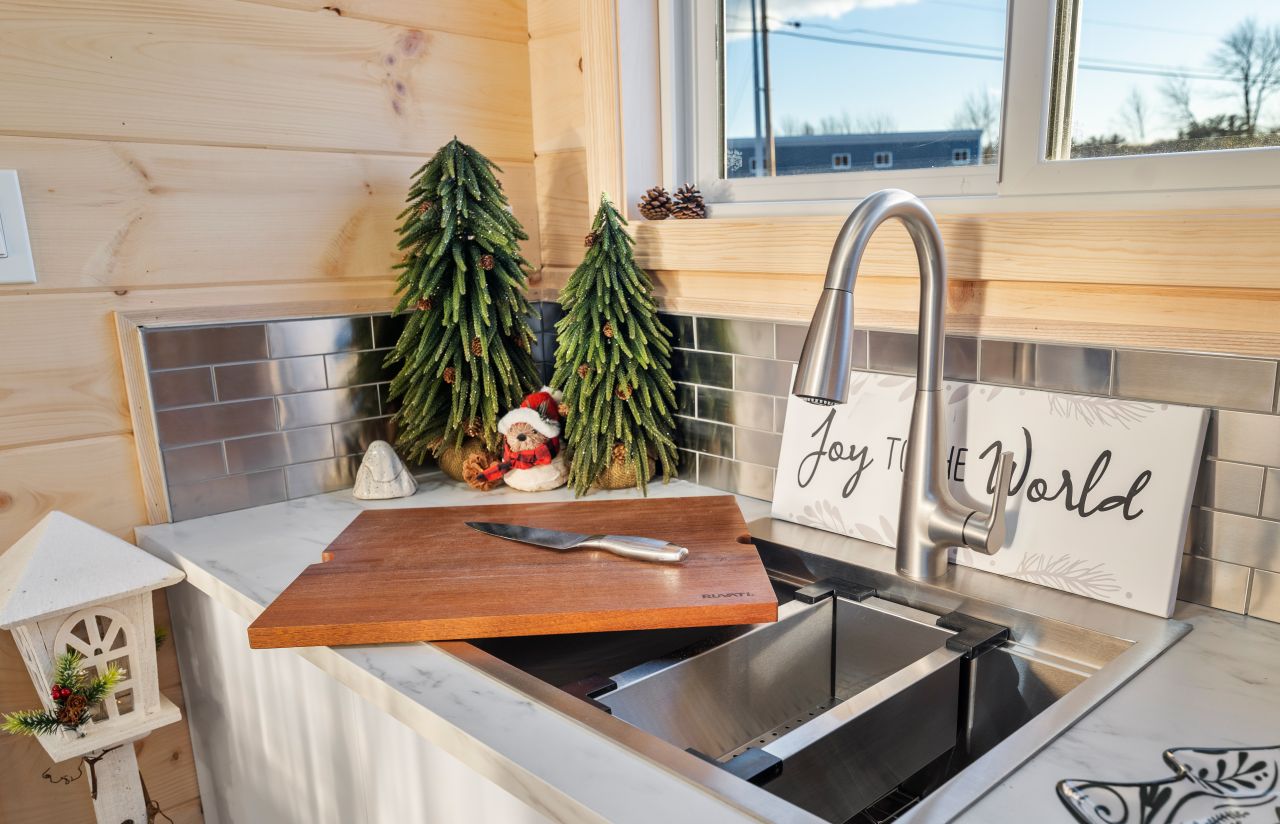 Tiny House Christmas Decoration Ideas - kitchen