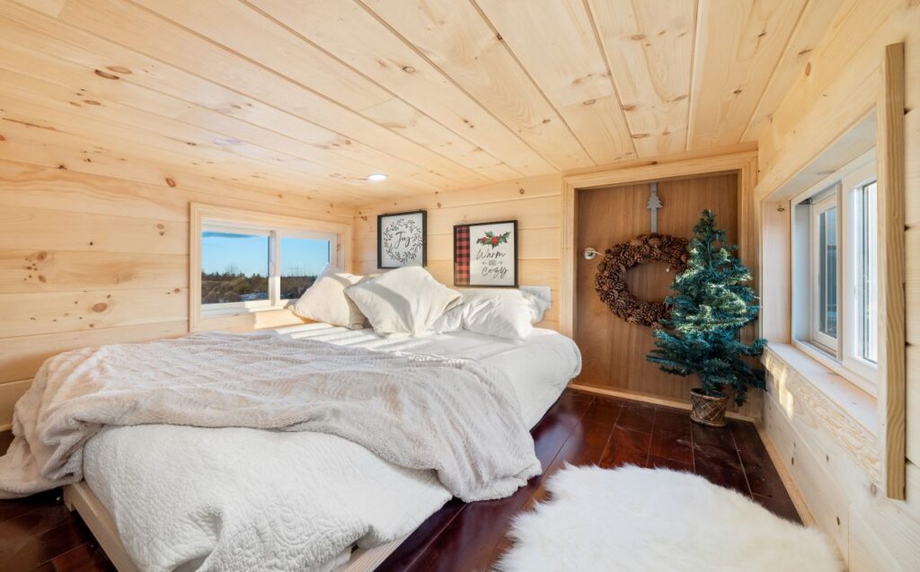 Tiny House Christmas Decoration Ideas for Downsizing Enthusiasts