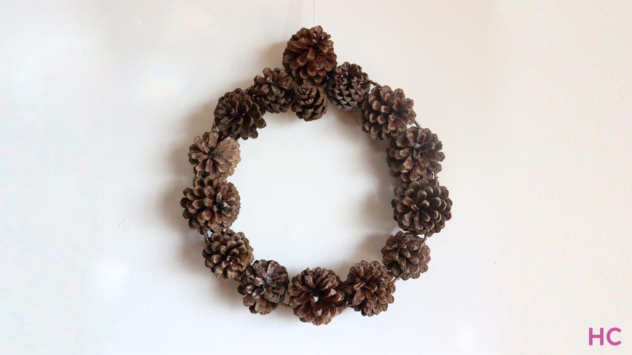 Wreath with pinecones -1