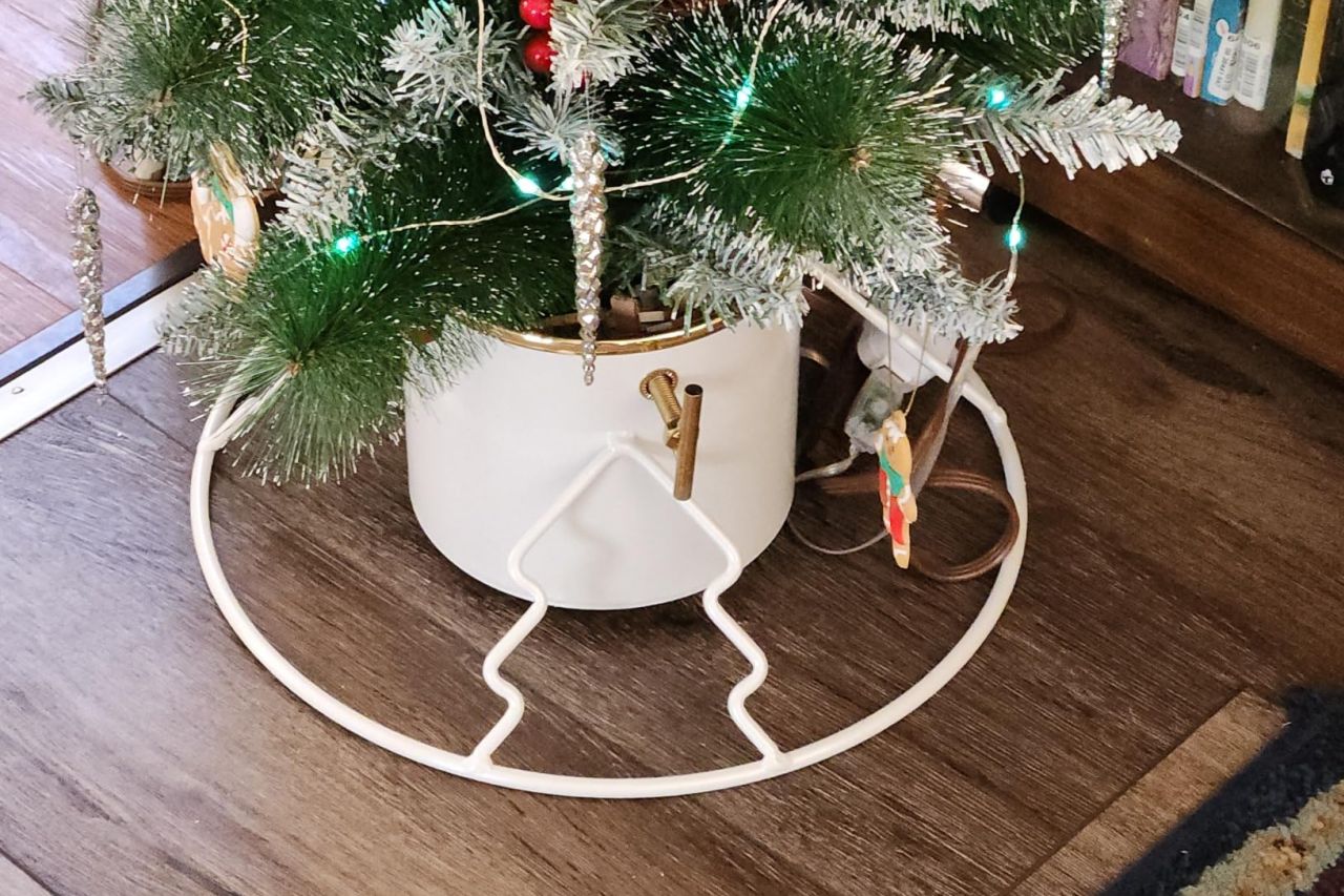 Yard Butler Santa's Helper Stand