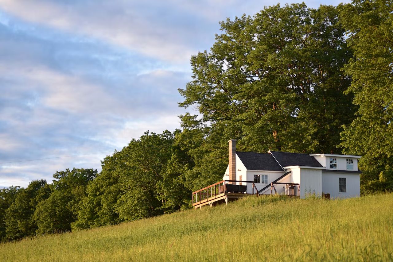 best christmas airbnbs in US - Vermont Schoolhouse Farm Cottage in Shaftsbury