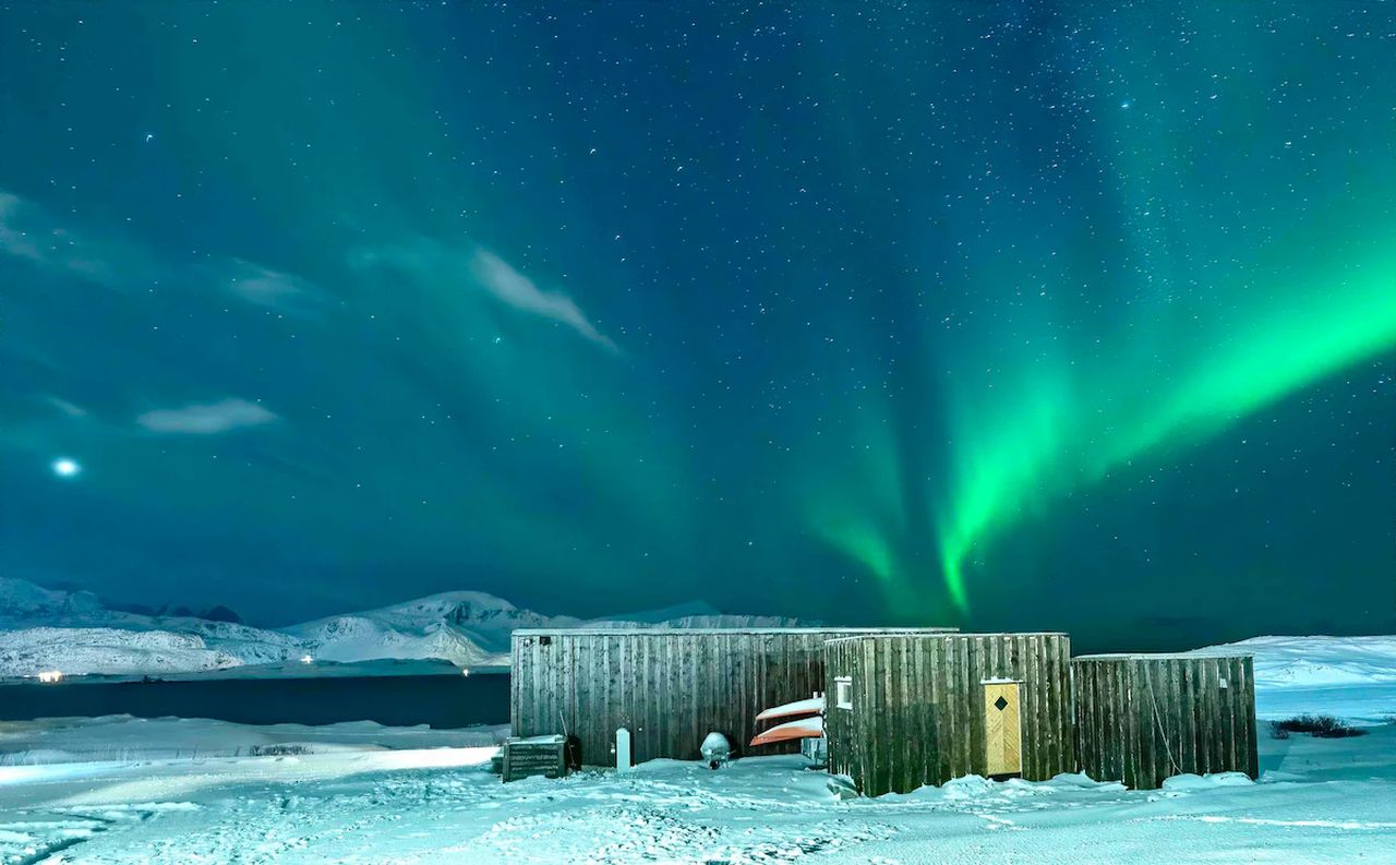 Best Airbnbs to Spot Northern Lights - Containerhouse in Lofoten, Norway