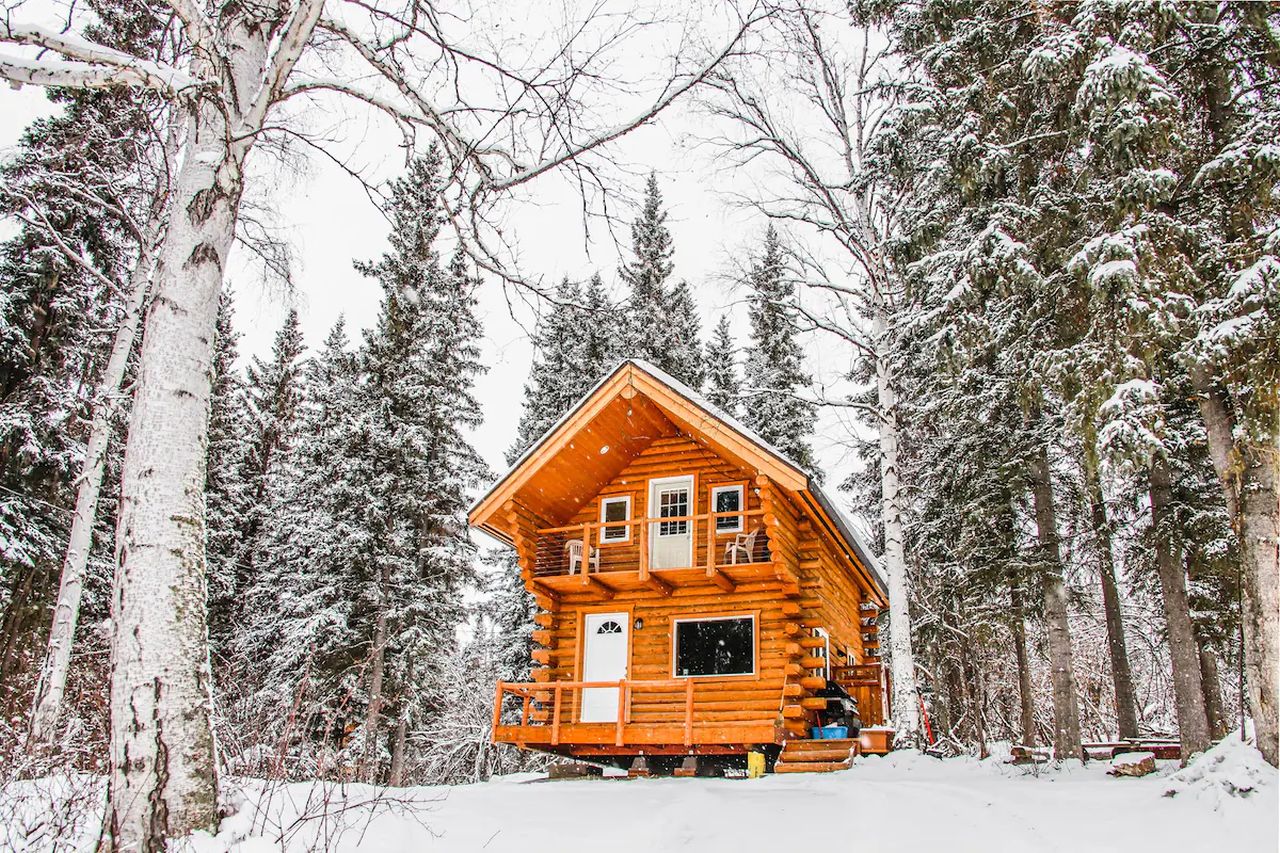 Best Airbnbs to Spot Northern Lights - Cozy Cabin in Fairbanks, Alaska, USA 1