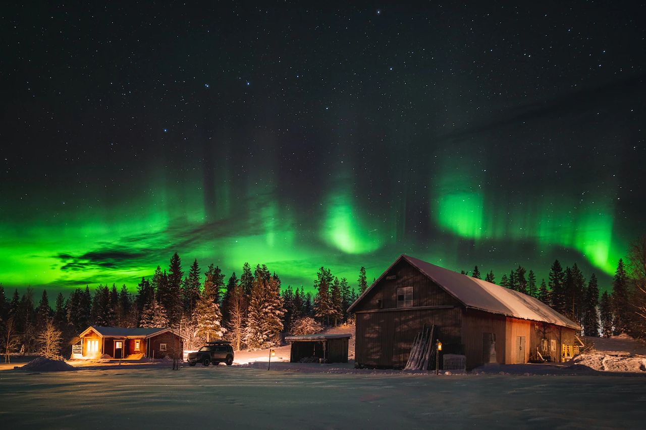 Best Airbnbs to Spot Northern Lights - Fjälluggla Cottage in Blattniksele, Sweden 1