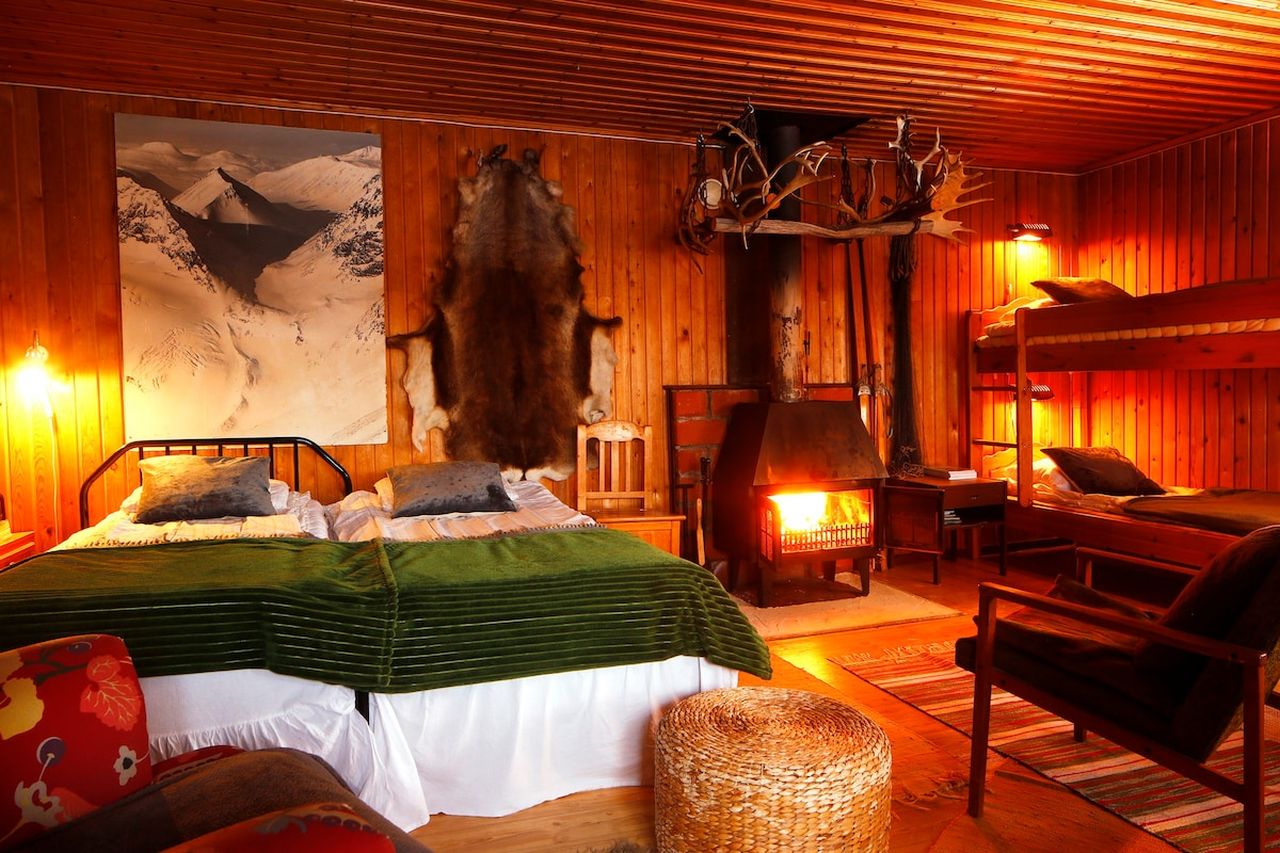 Best Airbnbs to Spot Northern Lights - Guest House by Torne River in Paksuniemi, Sweden 1