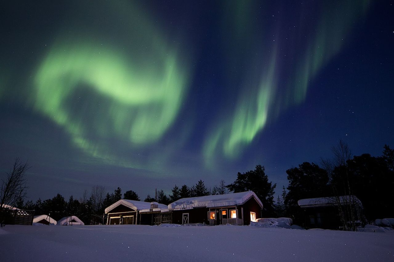 Best Airbnbs to Spot Northern Lights - Guest House by Torne River in Paksuniemi, Sweden