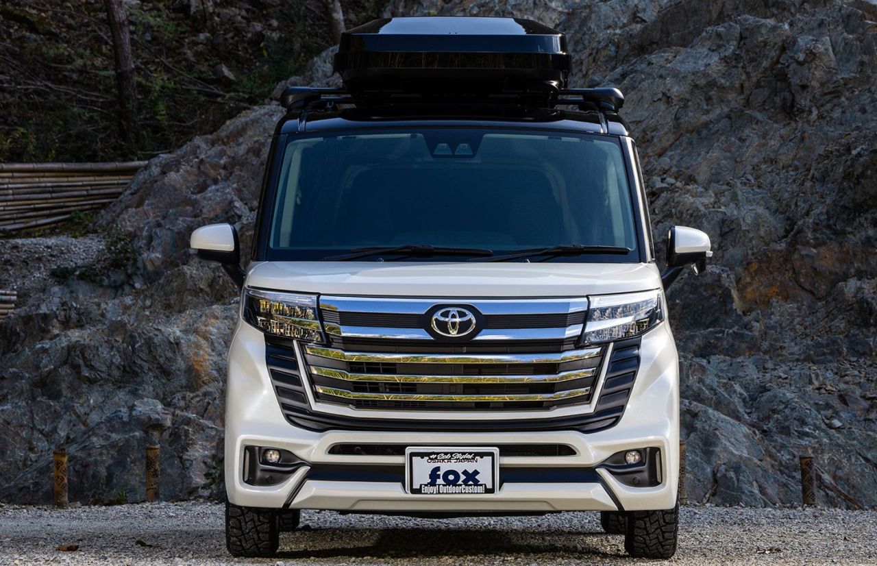 ESB Style Transforms Toyota Roomy to Resemble a Land Cruiser