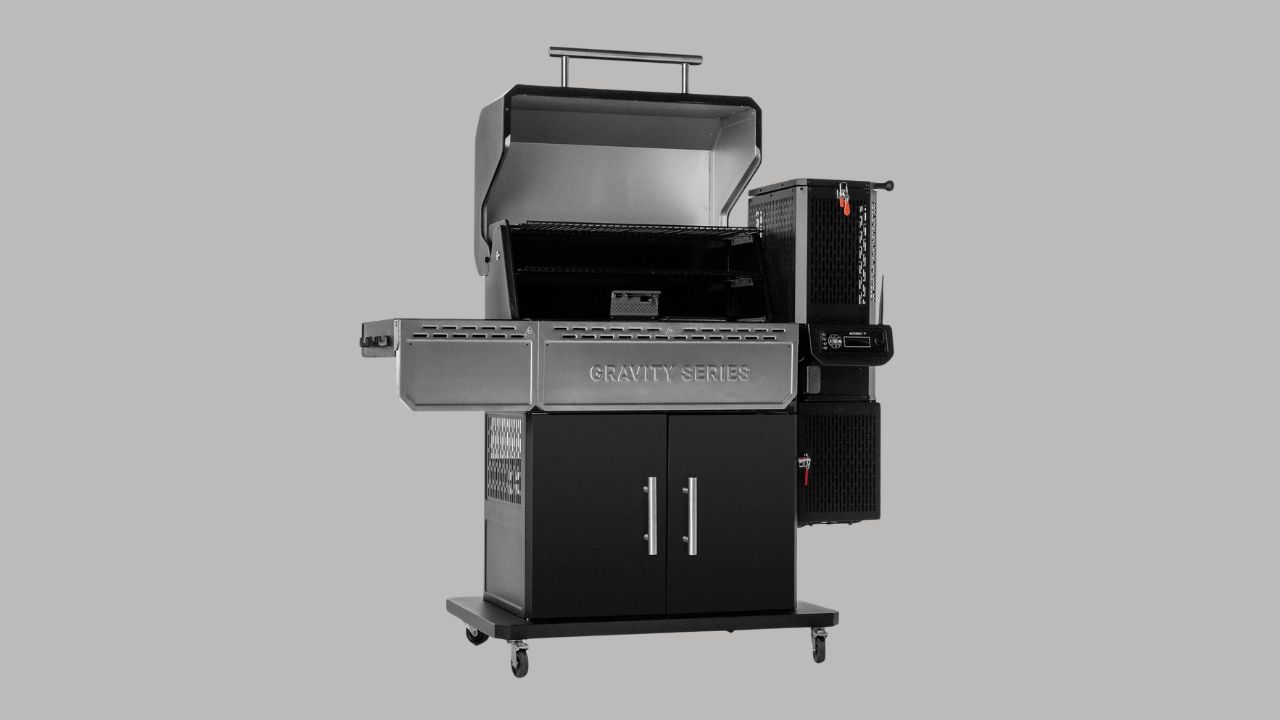 Gravity Series 1150 Charcoal Grill