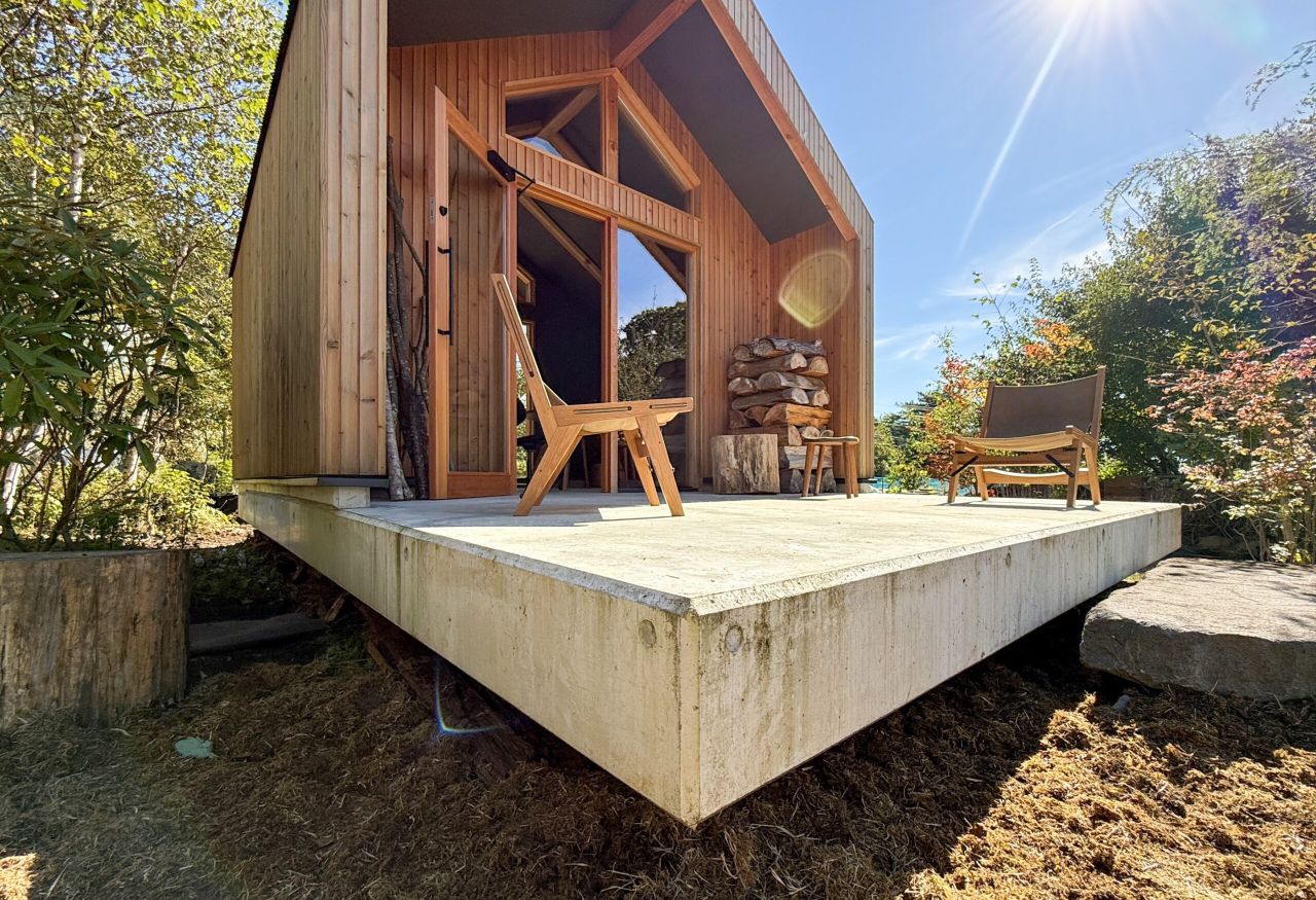 Hovering Cabin in Japan exterior- 1