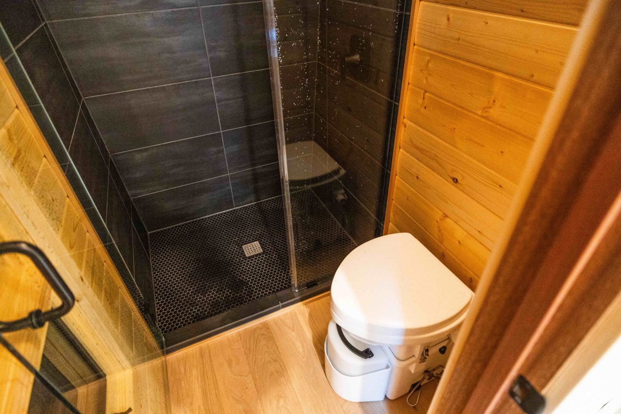 Mid Camp Tiny House - bathroom