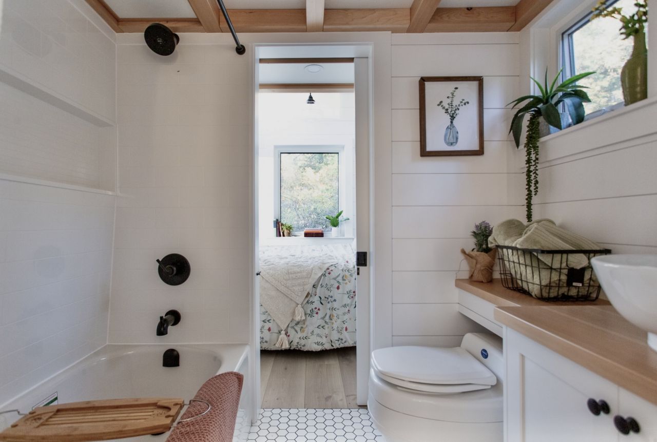 Modern Farmhouse Tiny House - bathroom