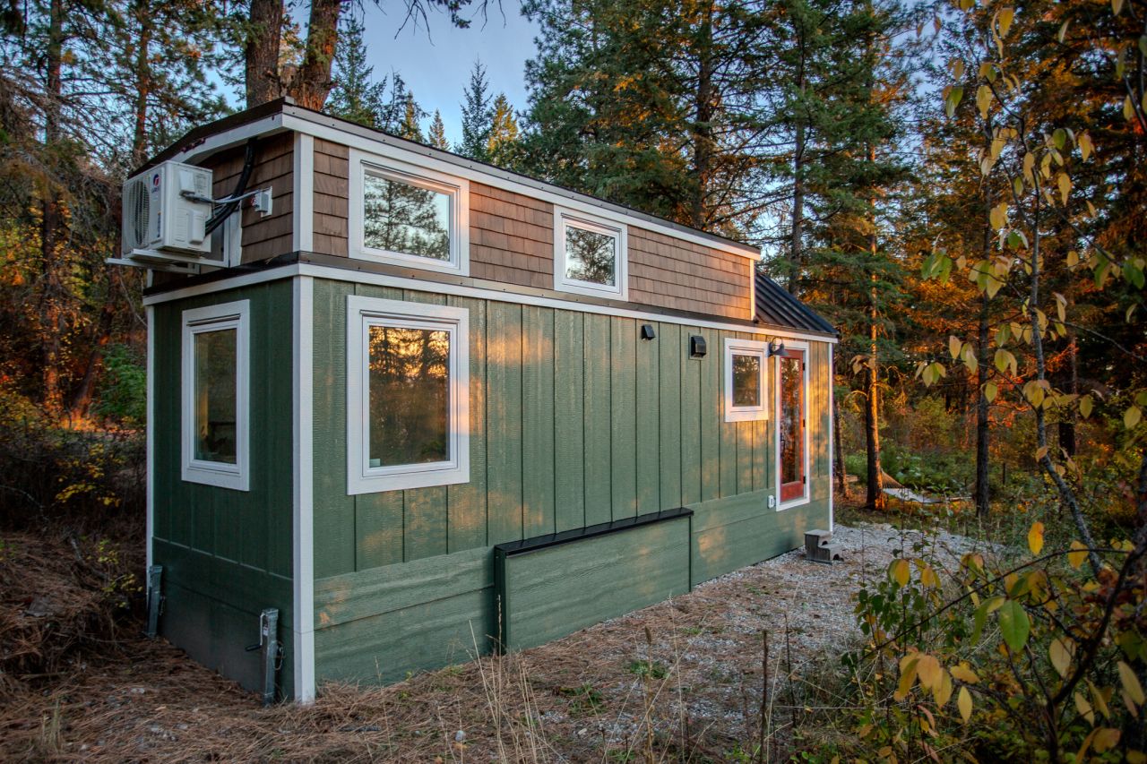 Modern Farmhouse Tiny House - exterior 1