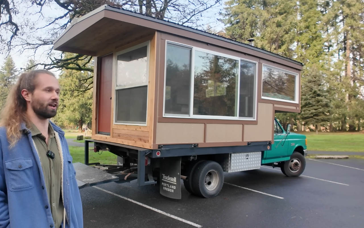 Rolling Tiny Home by Christopher Mckinnon (13)