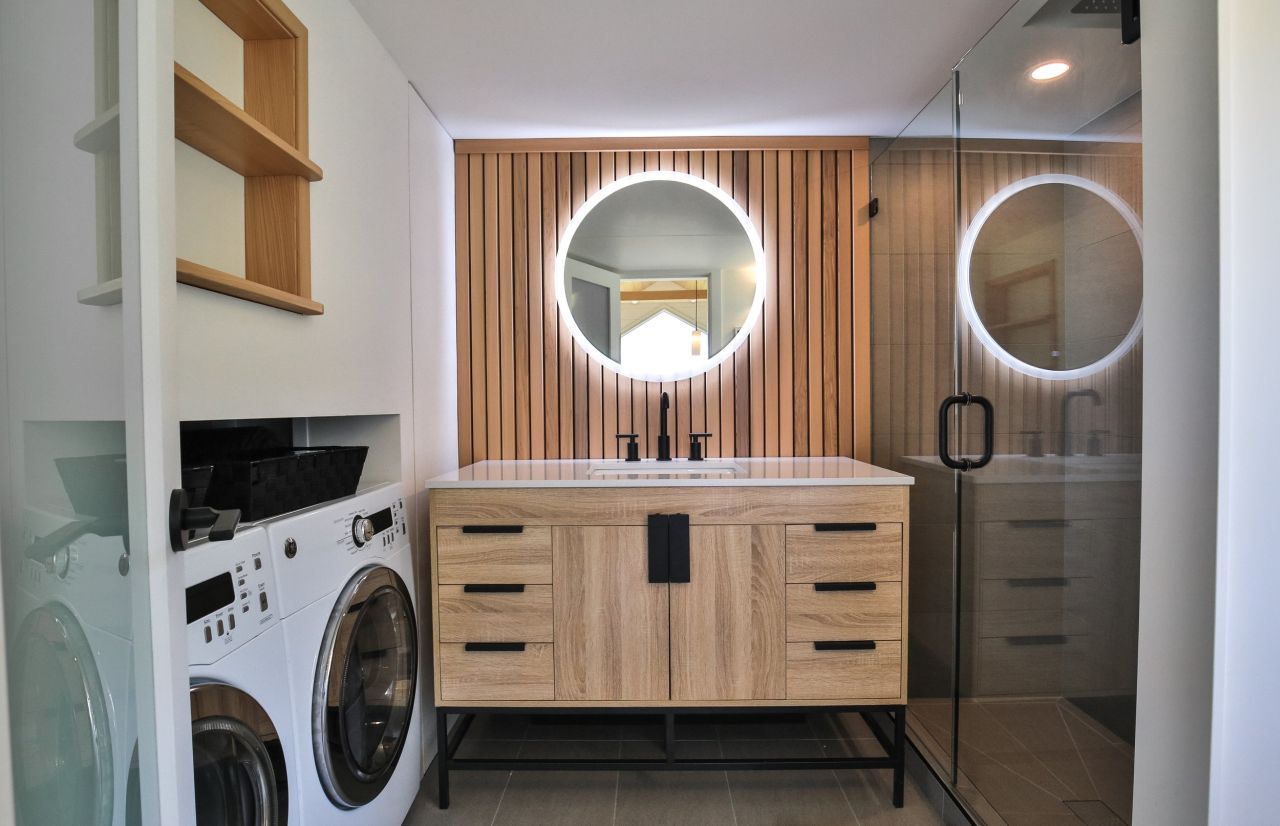 Tantalus Tiny House- bathroom