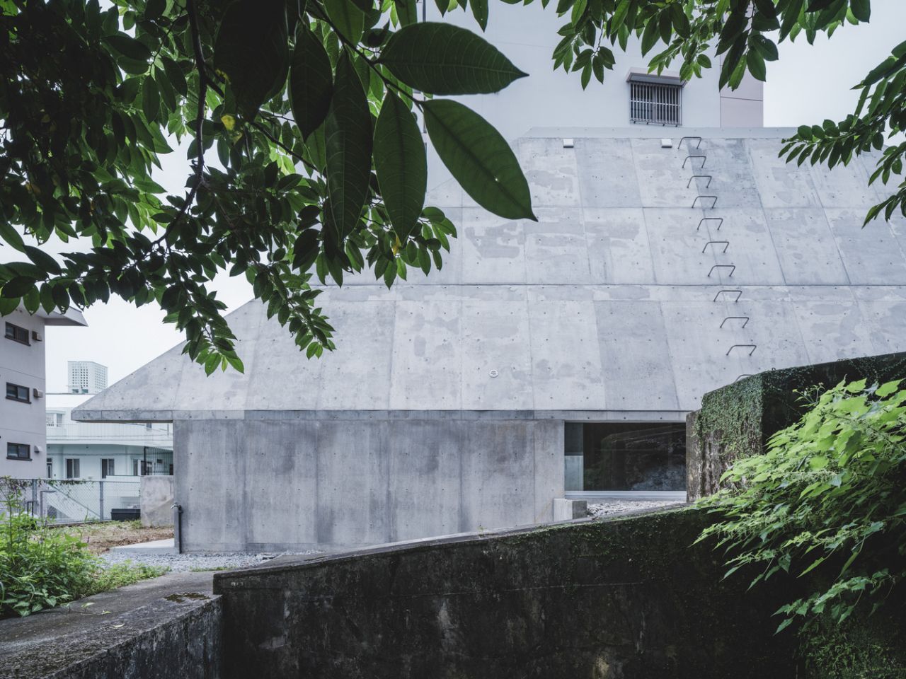 This Concrete House in Japan Embraces a Pyramid Shape to Adapt to its Sloping Site