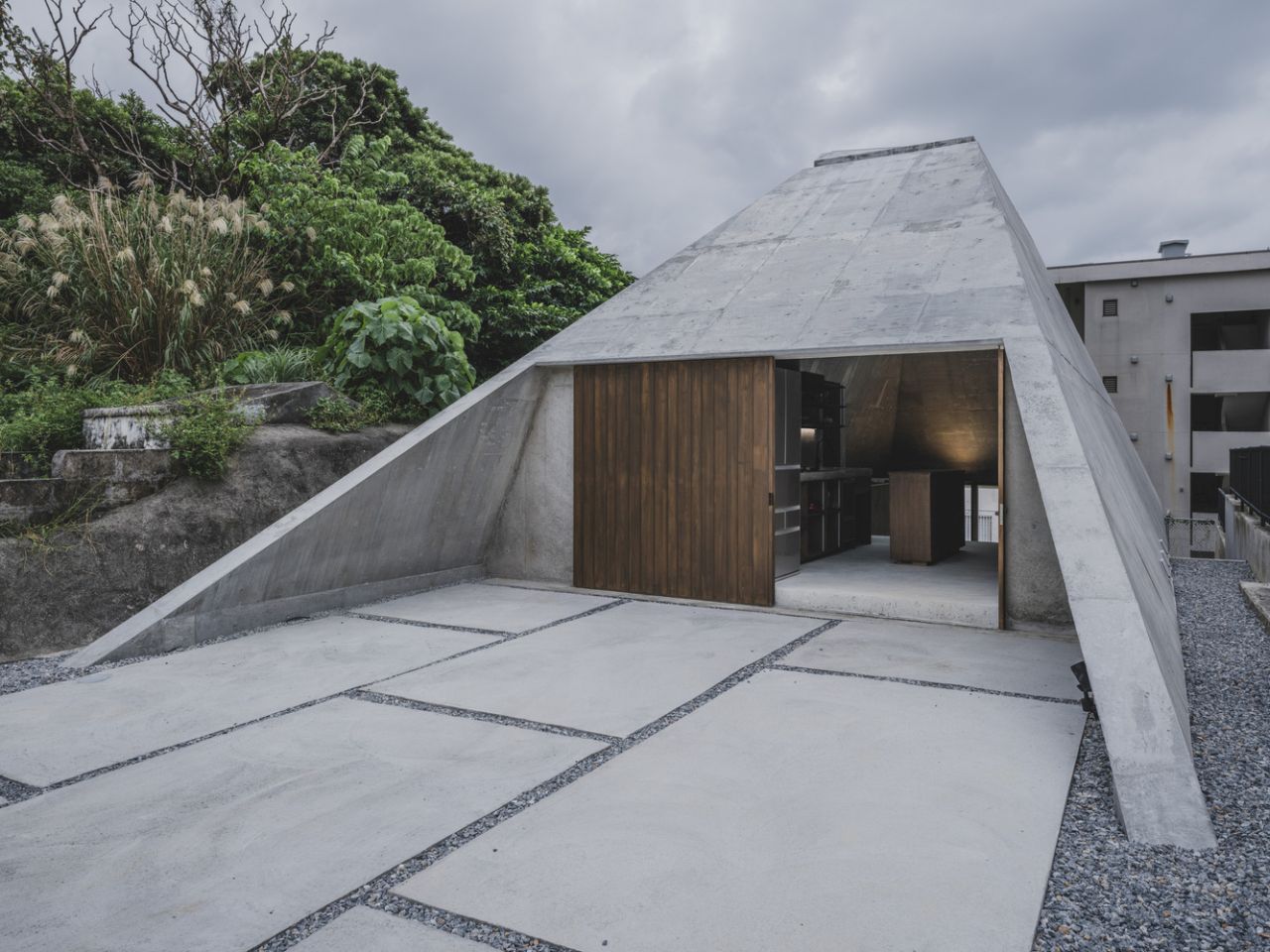 This Concrete House in Japan Embraces a Pyramid Shape to Adapt to its Sloping Site