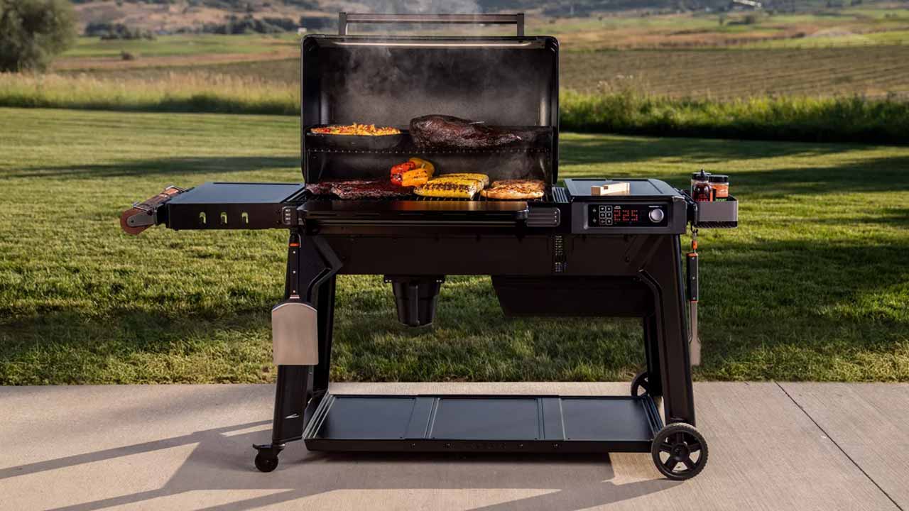 Woodridge Pellet Grill Series by Traeger