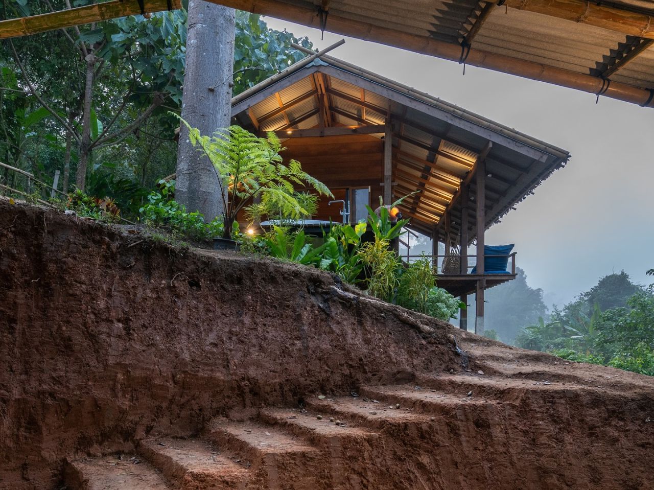 Yangnar Studio Builds Vacation Rental in Thailand, Featuring Roof Made of Gurjan Leaves