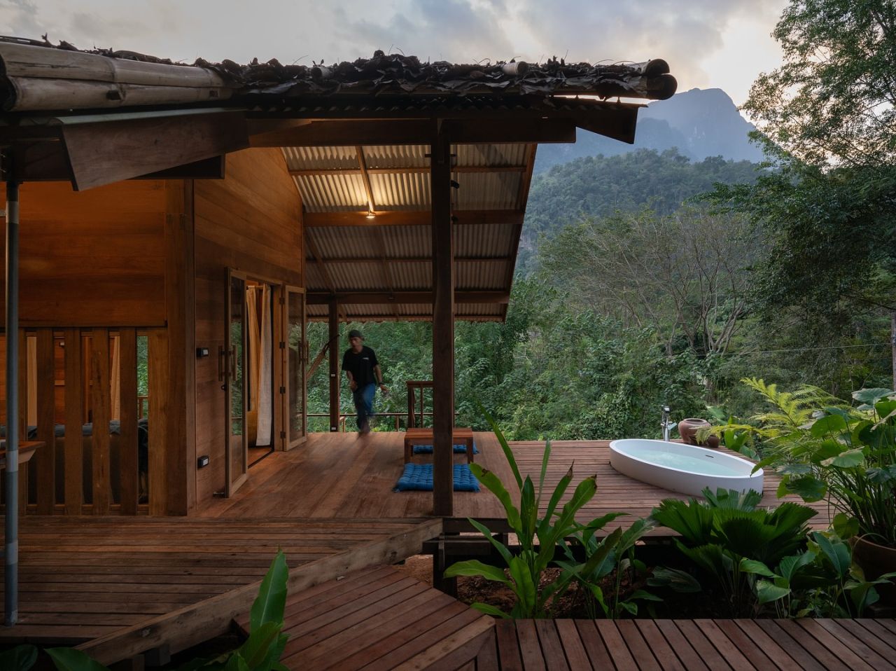 Yangnar Studio Builds Vacation Rental in Thailand, Featuring Roof Made of Gurjan Leaves