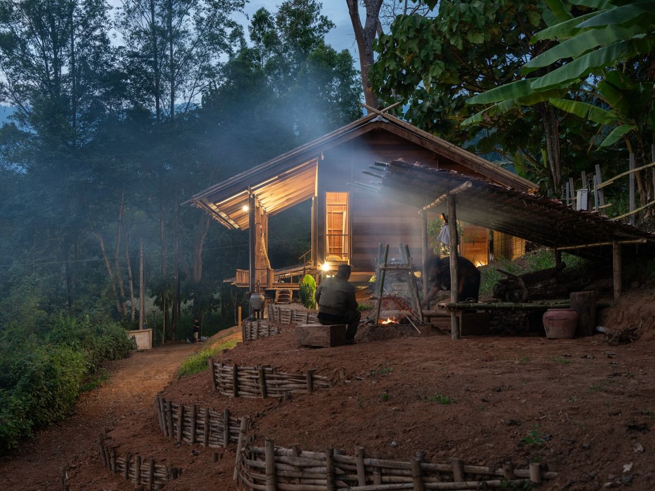 Yangnar Studio Builds Vacation Rental in Thailand, Featuring Roof Made of Gurjan Leaves