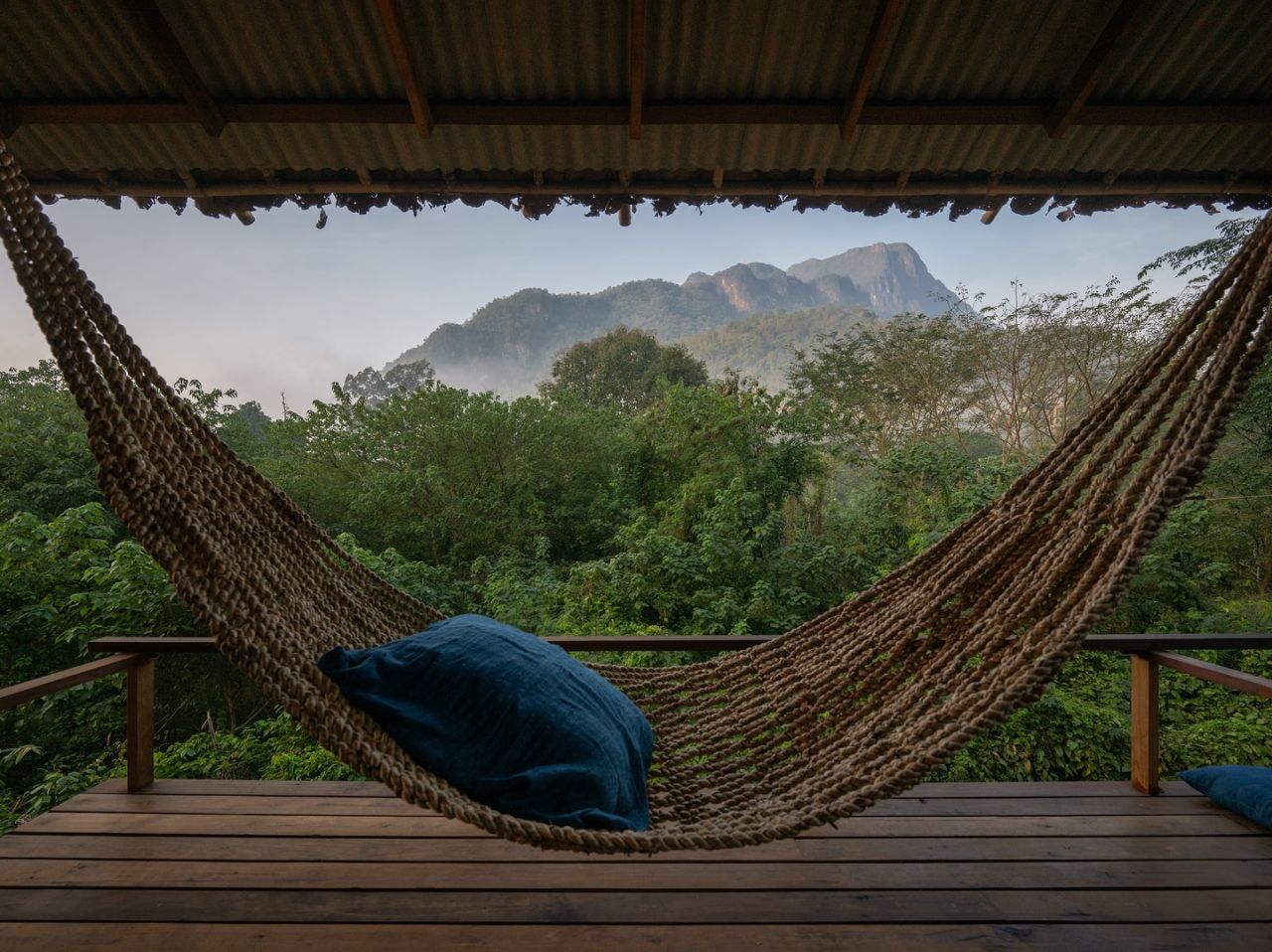 Yangnar Studio Builds Vacation Rental in Thailand, Featuring Roof Made of Gurjan Leaves