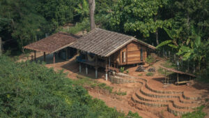 Yangnar Studio Builds Vacation Rental in Thailand, Featuring Roof Made of Gurjan Leaves