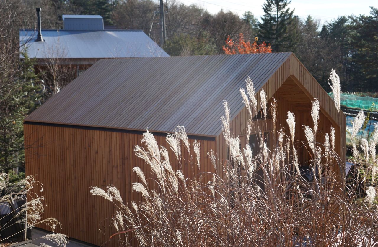 Yuji Tanabe Architects- Hovering Cabin in Japan- 3