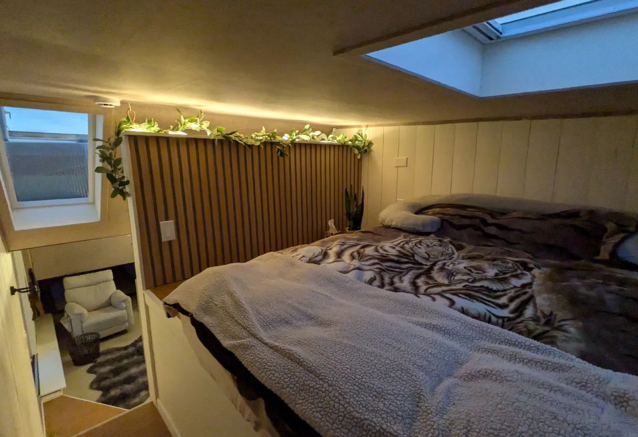 34ft Tiny House- Cozy Bedroom