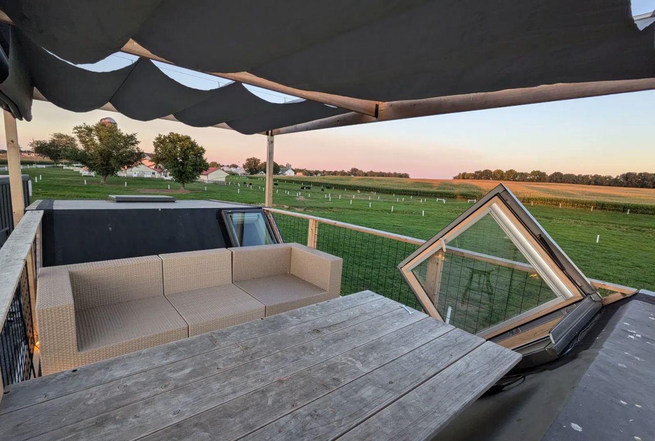 34ft Tiny House Has a Panoramic Roof Deck