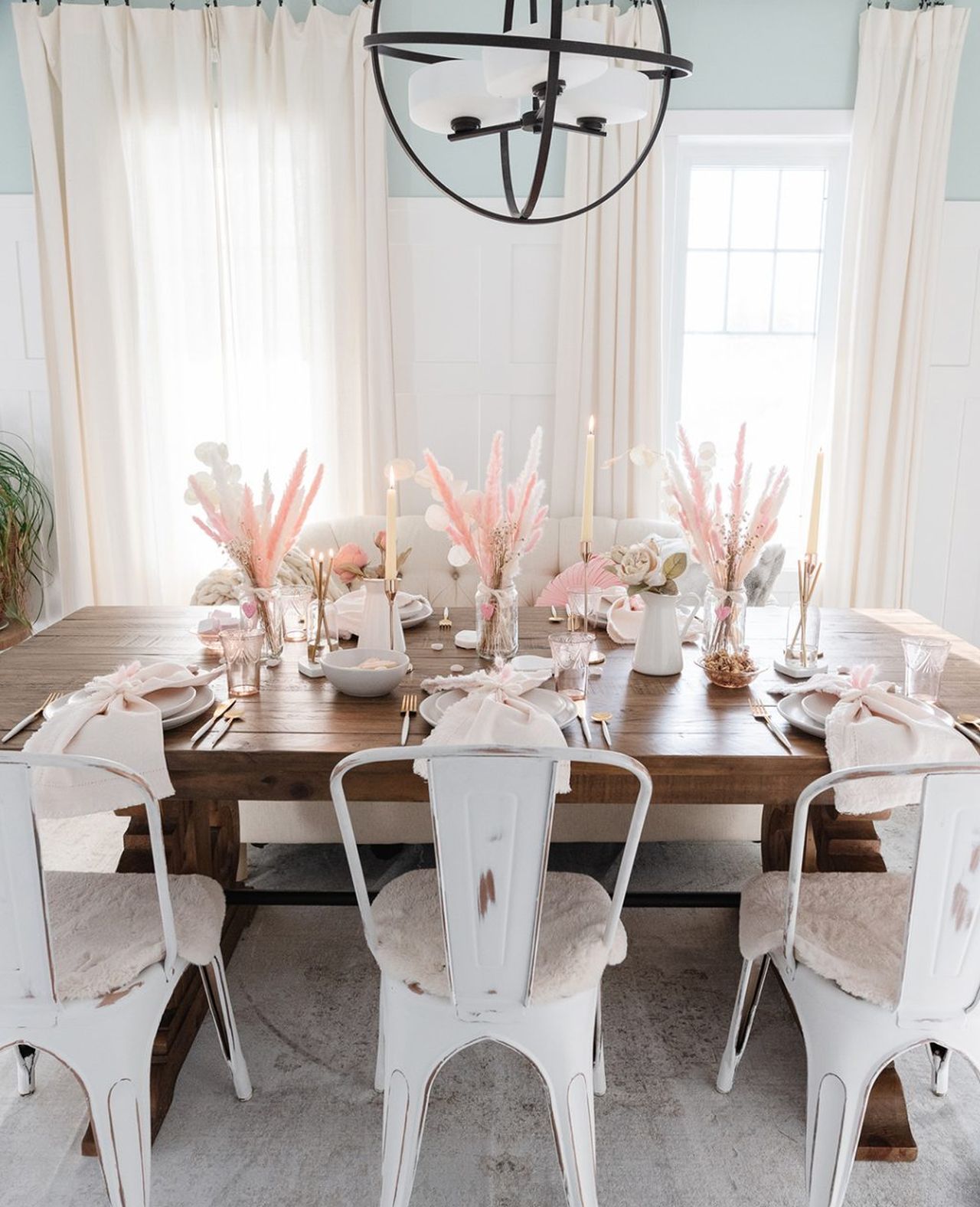 Christina’s romantic pink, gold and white Valentine’s Day table 