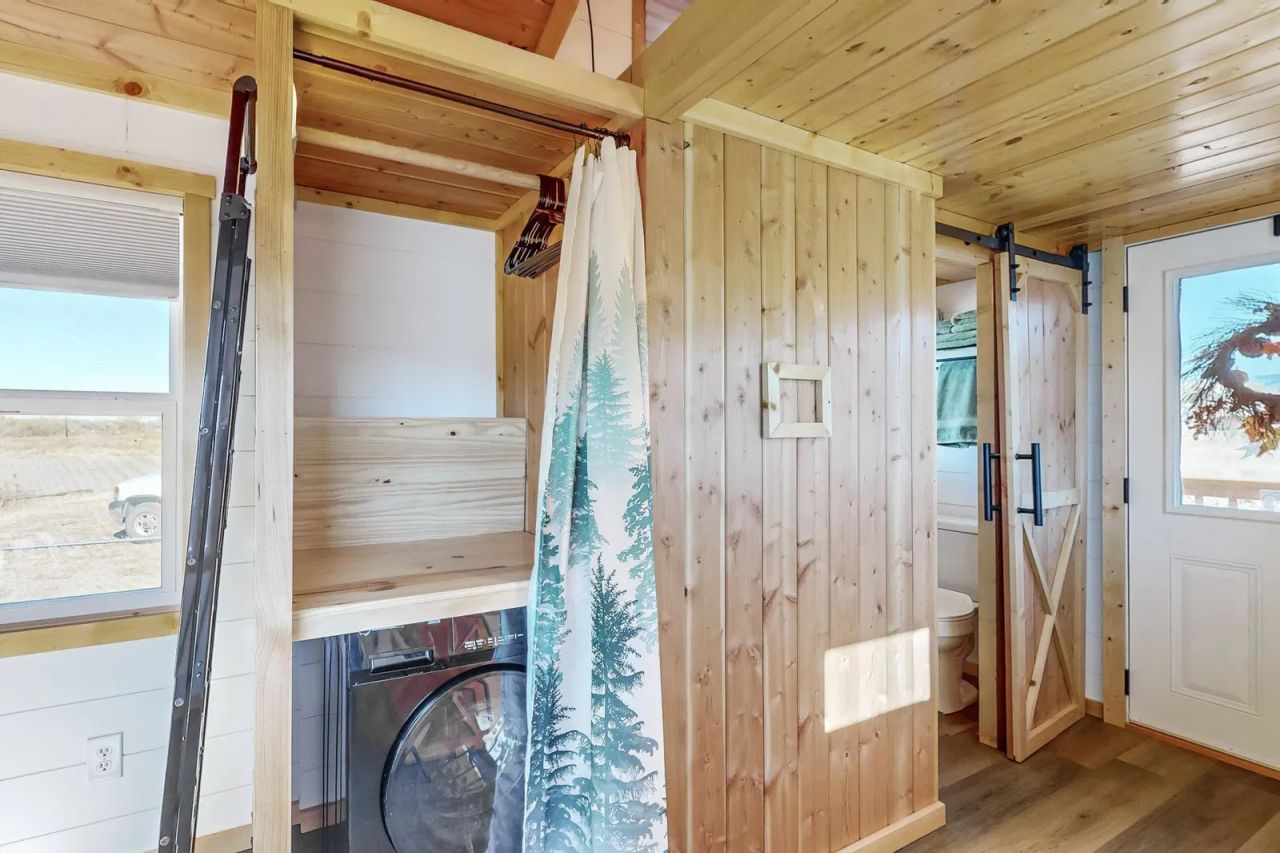 Evergreen Tiny House- closet space