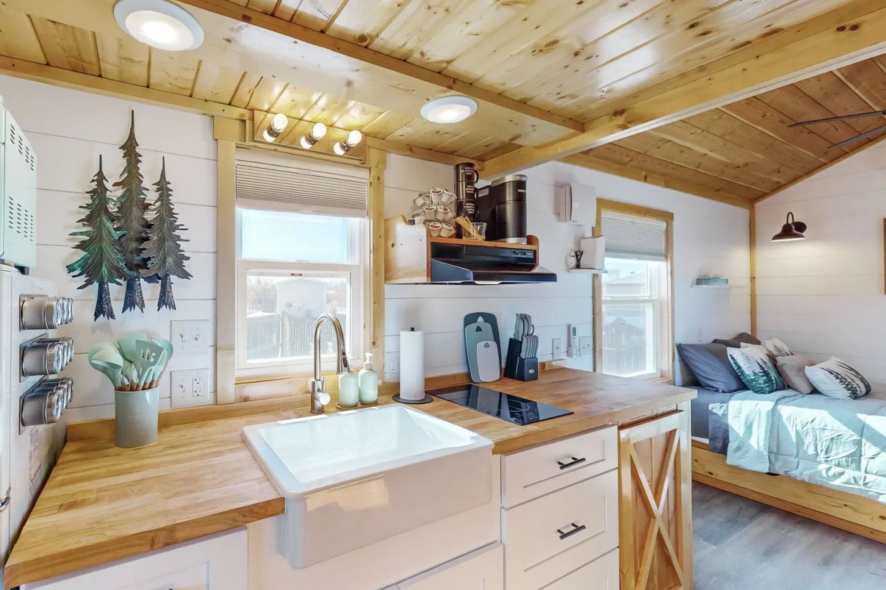 Evergreen Tiny House- retro-styled kitchen