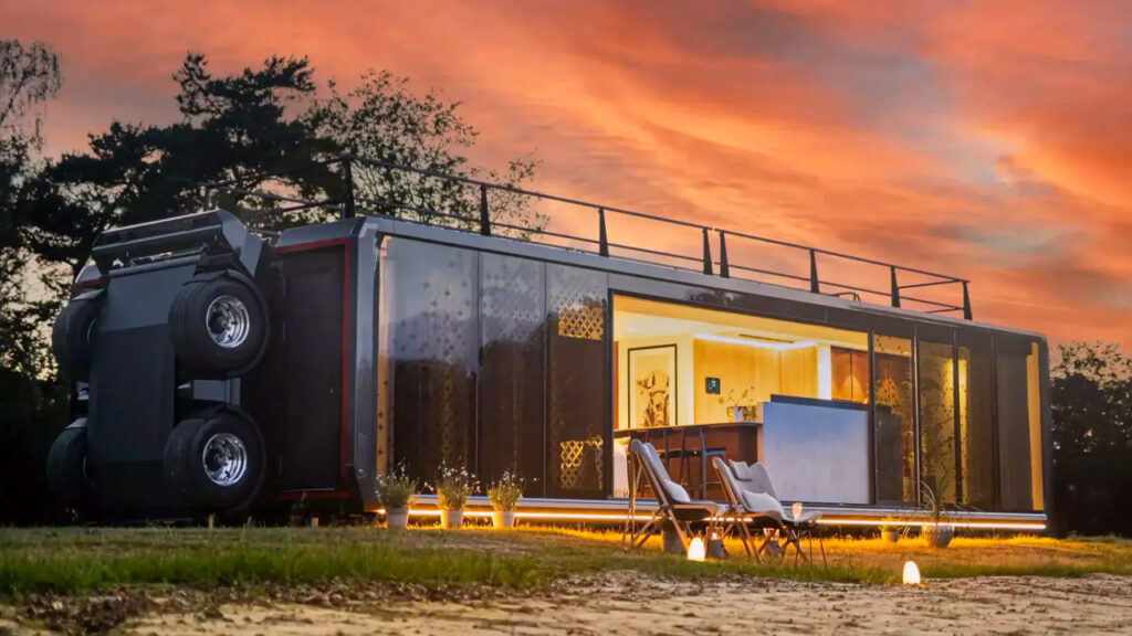 Expandable Mansion trailer home